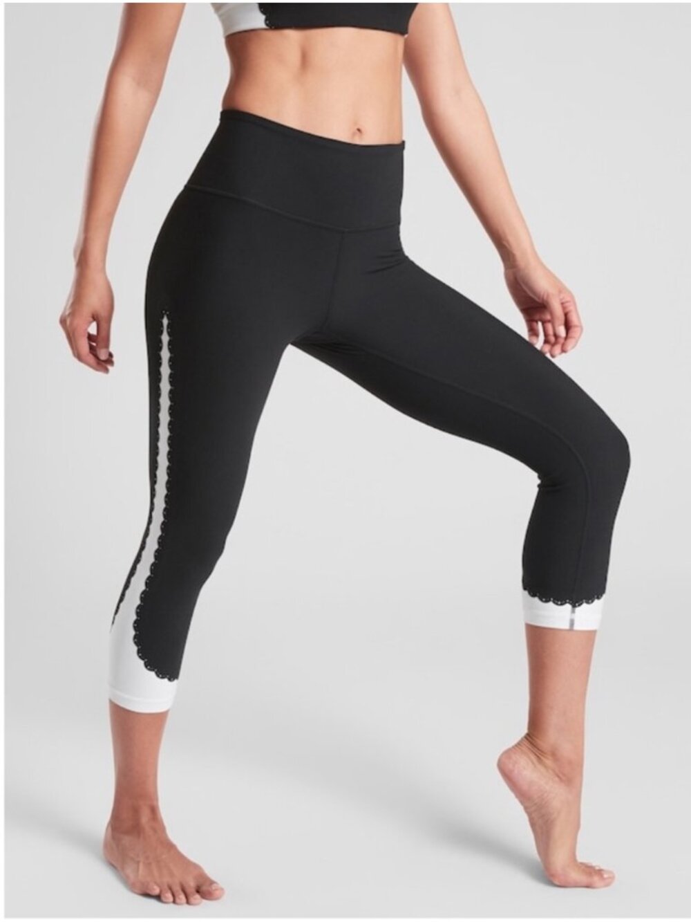 ATHLETA Women's EUC Elation Scallop Capri Pant | Black & White | Size S